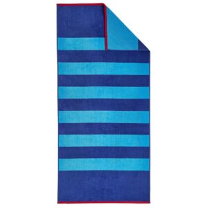Strandtuch aus Baumwolle der Marke Dyckhoff mit dunkel- und hellblauen breiten Streifen in Wendeoptik mit rotem Rand
