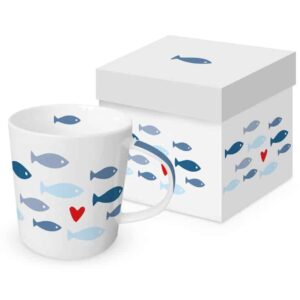 weiße Tasse Seaside mit Fische Motiv in Blautönen der Marke PPD