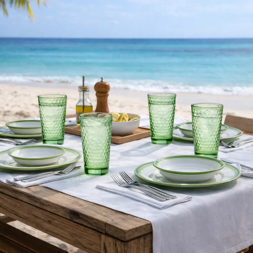 gruene_glaeser_strandtisch