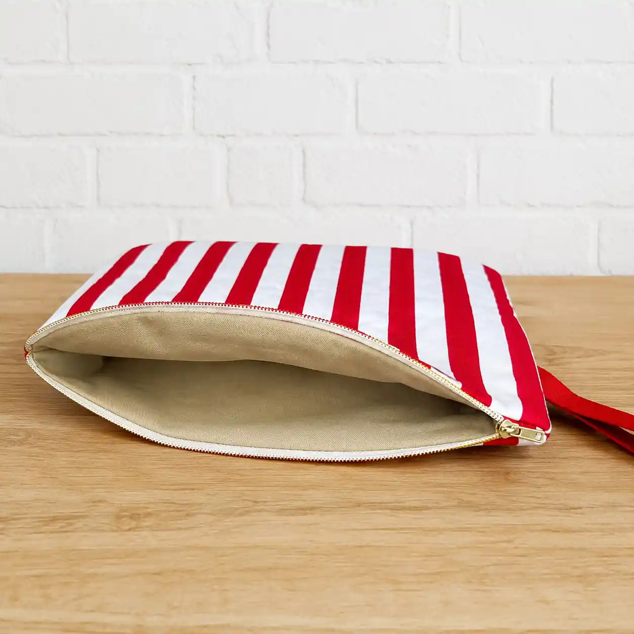 Kosmetiktasche Rot-Weiß Innen